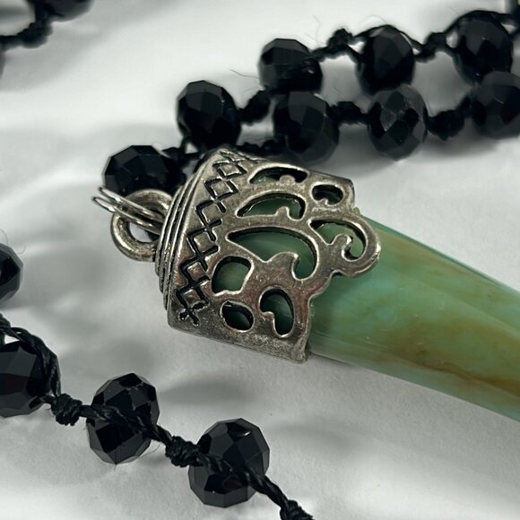Black Beaded Necklace Faux Jade Wolf Tooth Horn Pendant Silver Tone 34" Long - Picture 4 of 8